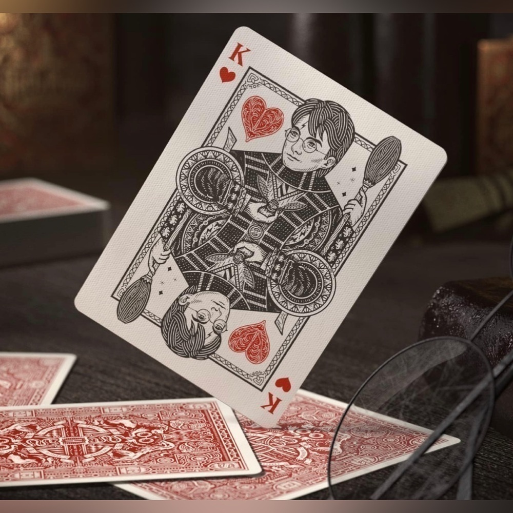 HARRY POTTER PLAYING CARDS Gryffindor Red Cover Great Unique Gift Idea